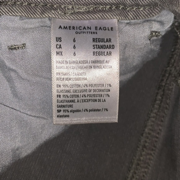American Eagle High Waisted Mom Jeans - Picture 3 of 5